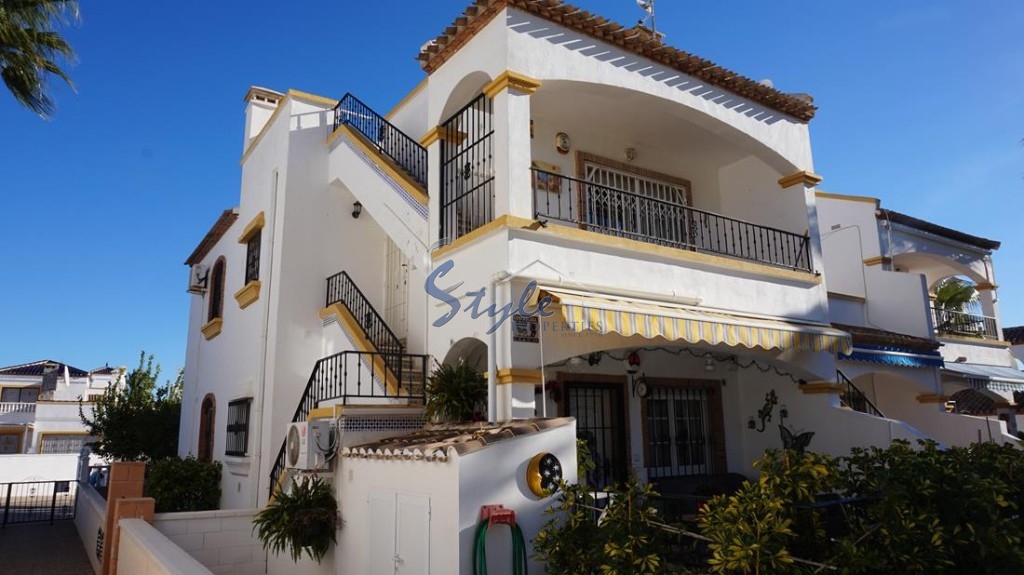 Buy top floor bungalow in Los Dolses, near the golf course in Villamartin, Costa Blanca. ID 4329