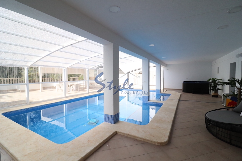 Comprar villa de lujo en Dehesa de Campoamor al lado del mar. ID 4285