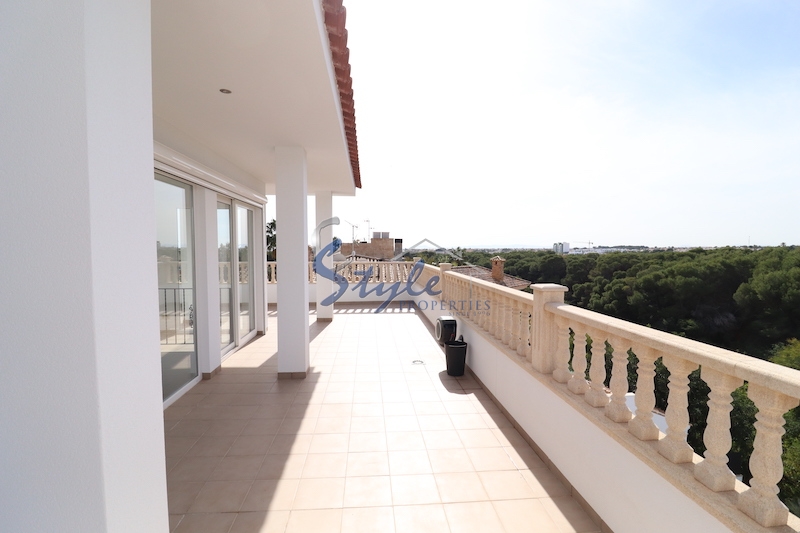 Buy Luxury villa in Dehesa de Campoamor close to sea. ID 4285