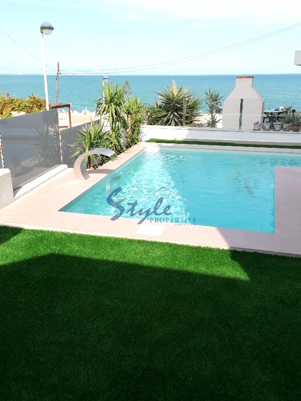 En venta nueva villa cerca del mar en La Mata, Torrevieja ON1242