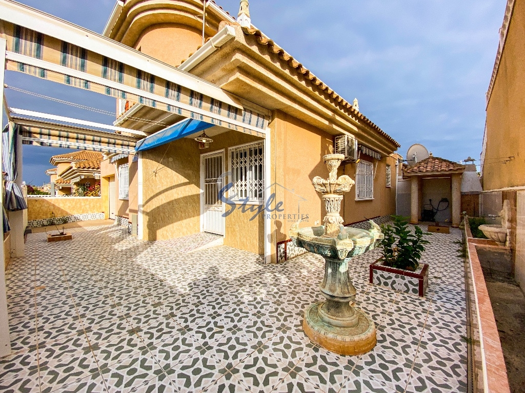 for sale  detached house in Punta Prima, Los Altos, Costa Blanca, Spain, D1237