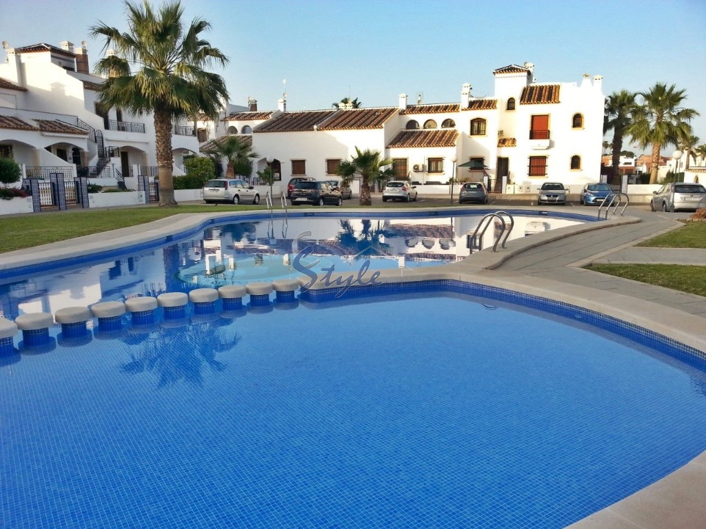 Buy Townhouse with private garden in Costa Blanca close to golf in Villamartin. ID: 4756