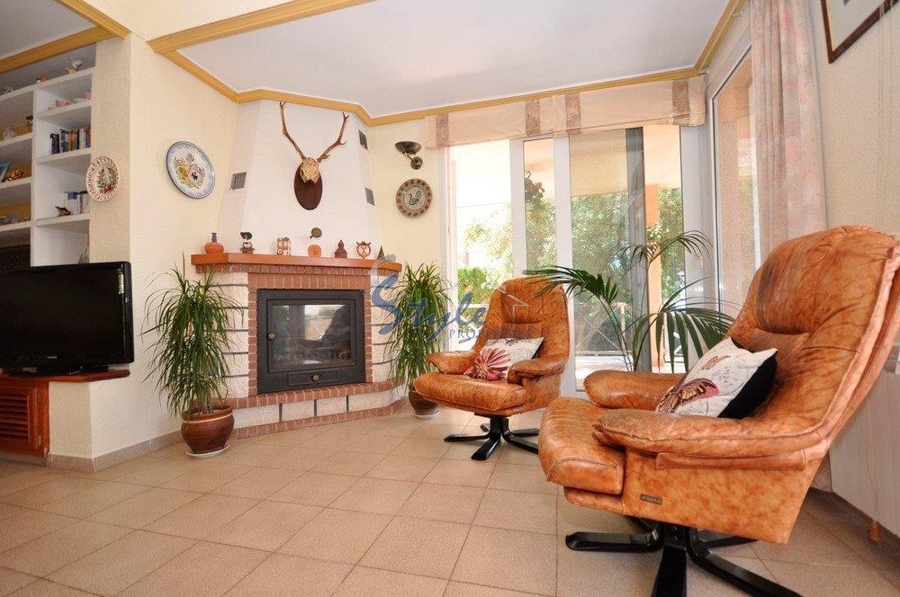 Buy independent villa with lovely garden areas and pool La Veleta, Torrevieja, Costa Blanca. ID: 4763