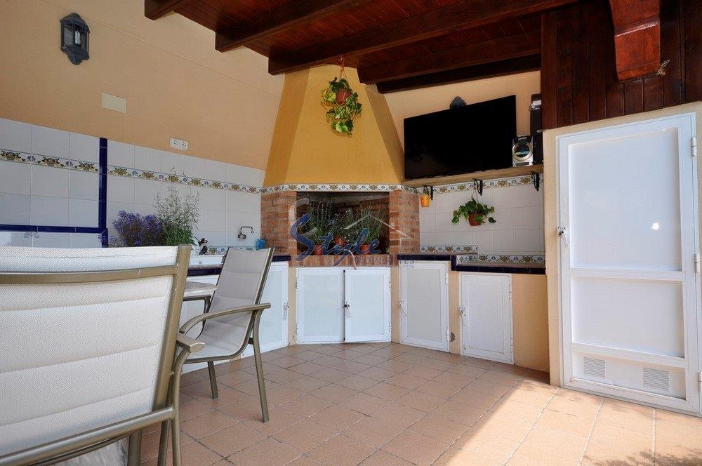 Buy independent villa with lovely garden areas and pool La Veleta, Torrevieja, Costa Blanca. ID: 4763