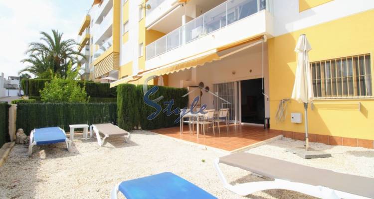 Buy apartment with garden in Costa Blanca close to golf in Villamartin. ID: 4765