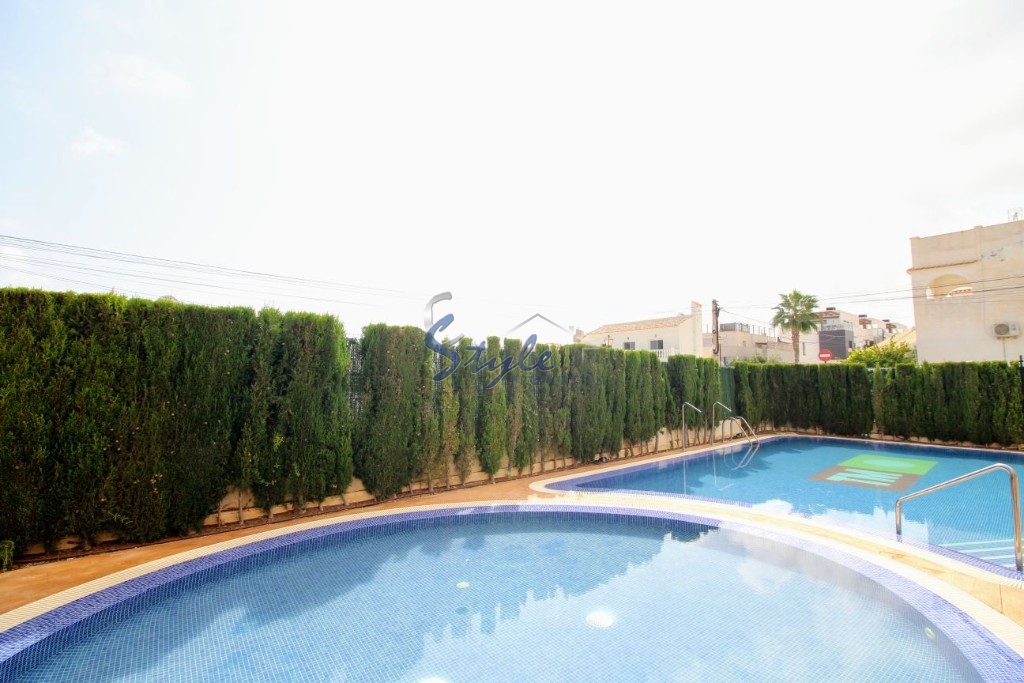 Buy apartment with garden in Costa Blanca close to golf in Villamartin. ID: 4765