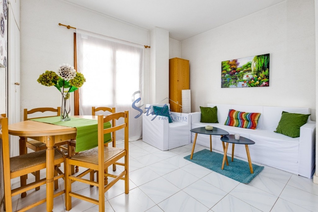 Buy apartment in Costa Blanca steps from the sea and beach in Torrevieja. ID: 4768