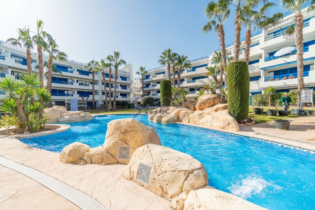 Comprar apartamento ático con piscina y cerca del mar en Playa Flamenca, Orihuela Costa. ID: 4773