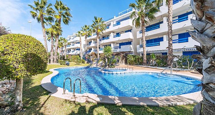 Comprar apartamento ático con piscina y cerca del mar en Playa Flamenca, Orihuela Costa. ID: 4774