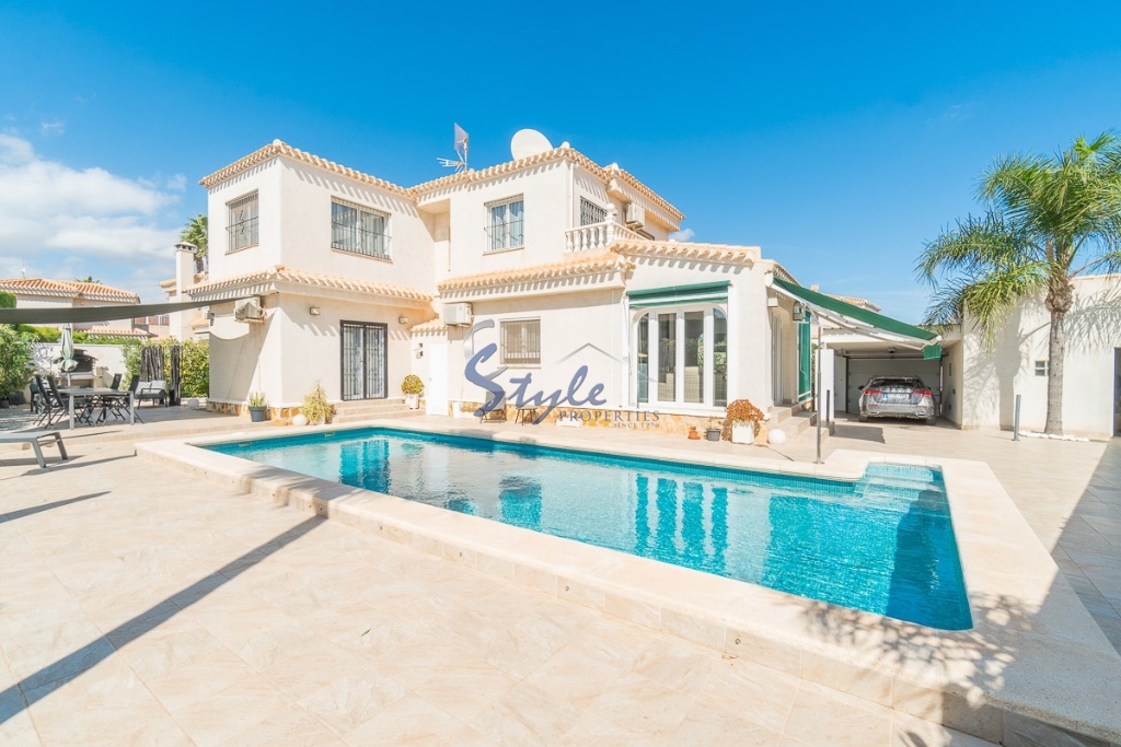 For sale detached villa en Playa Flamenca, Costa Blanca, Spain.ID1476