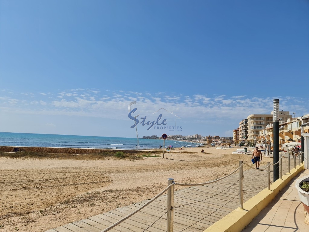 Comprar apartamento cerca de la playa en La Mata, Torrevieja. ID 4778