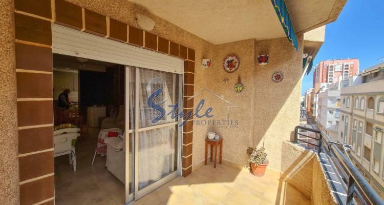 Comprar piso con garaje en la playa cerca del mar en Torrevieja, Playa de los Locos. ID 4780