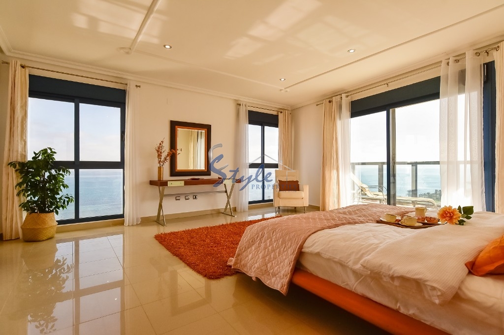Купить квартиру пентхаус с видом на море, в 50 м от пляжа в Торревьехе на Коста Бланке. ID 4782