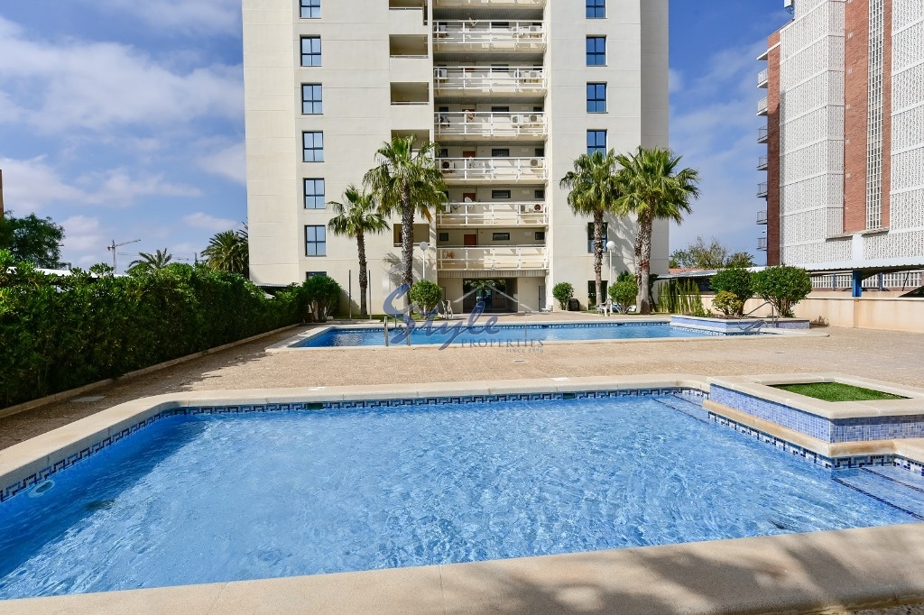 Buy penthouse apartment in Costa Blanca steps from the sea and beach in Torrevieja. ID: 4782