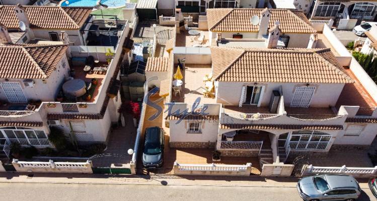 Cozy and sunny house for sale in La Zenia, Playa Flamenca, Orihuela Costa, Spain. ID2404