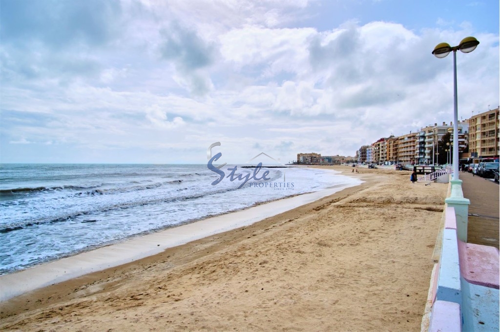 Comprar piso en la playa cerca del mar en Aldea del Mar -Torrevieja, Playa de los Locos. ID 4787