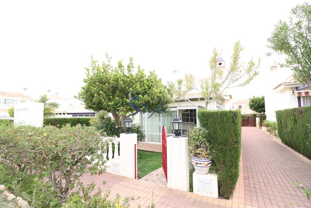 Buy Ground floor bungalow facing south in Miraflores of Urb. Los Altos, Torrevieja. ID: 4803