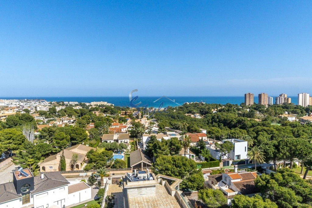 Comprar Apartamento con panorámicas vistas al mar en venta en Campoamor, Orihuela Costa. ID: 4811