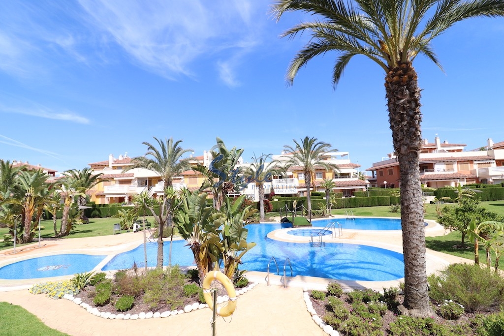 Comprar dúplex adosado con piscina, muy cerca del mar y ambas playas en “Zenia Mar IX” de Playa Flamenca, Orihuela Costa. ID: 4819