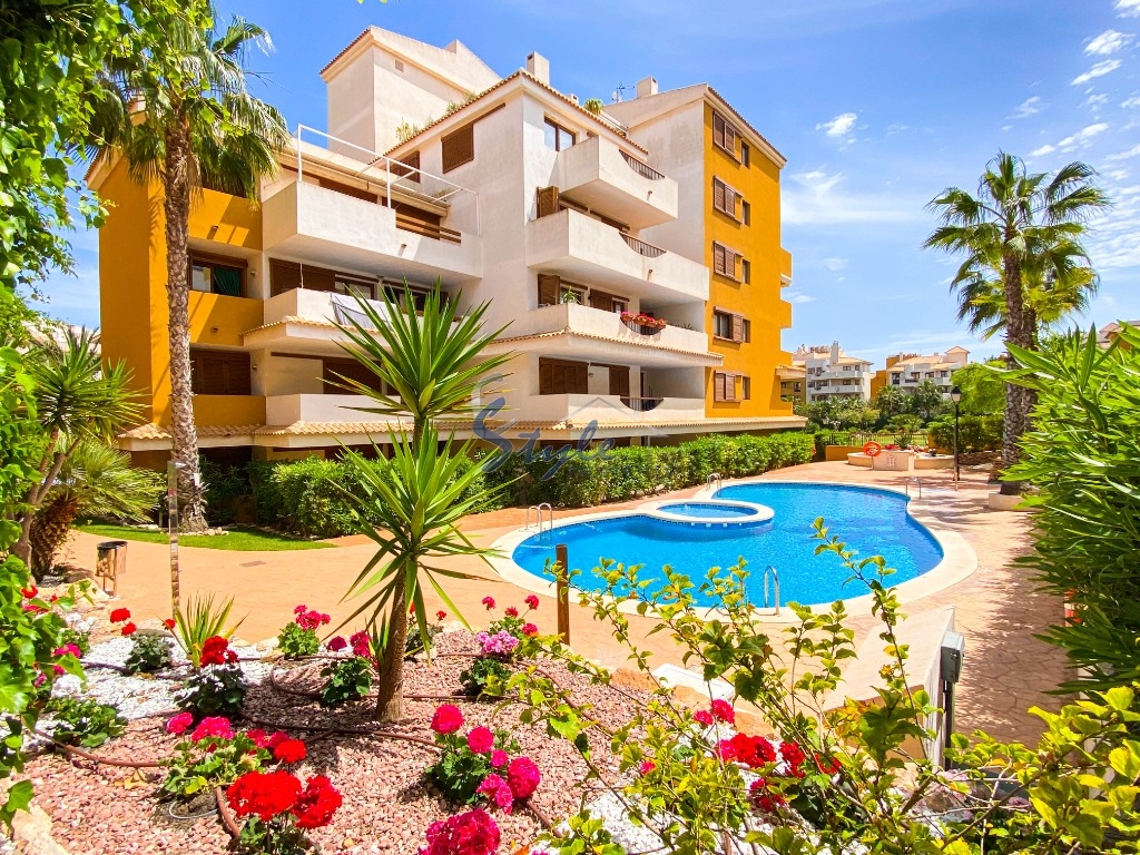 Se vende apartamento de 2 dormitorios cerca del mar en La Entrada, Punta Prima, Costa Blanca. ID2728