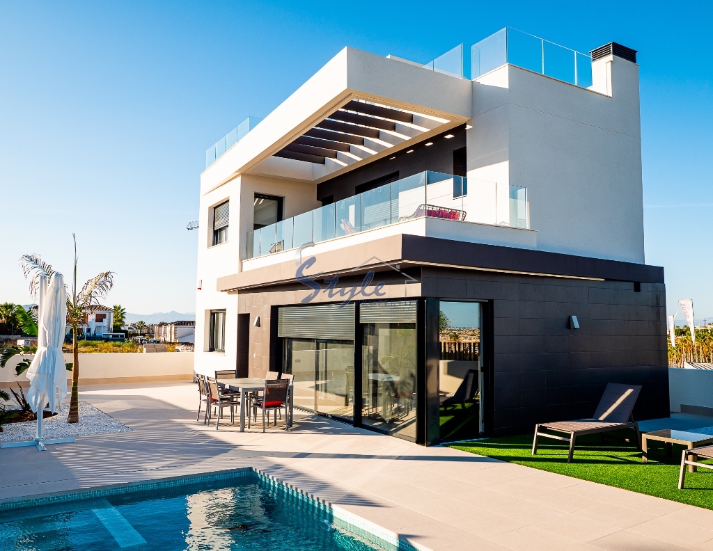 Villas  nuevas en venta en La Finca Golf, Costa Blanca. ON1211