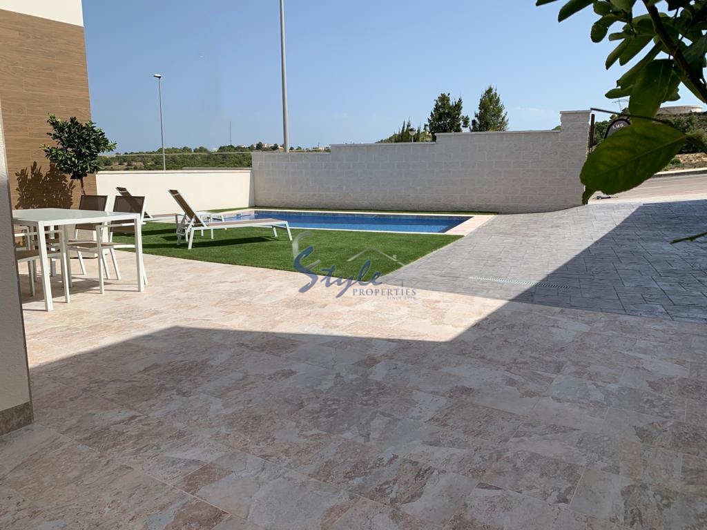 En venta villa en San Miguel de Salinas, Alicante . ON1214