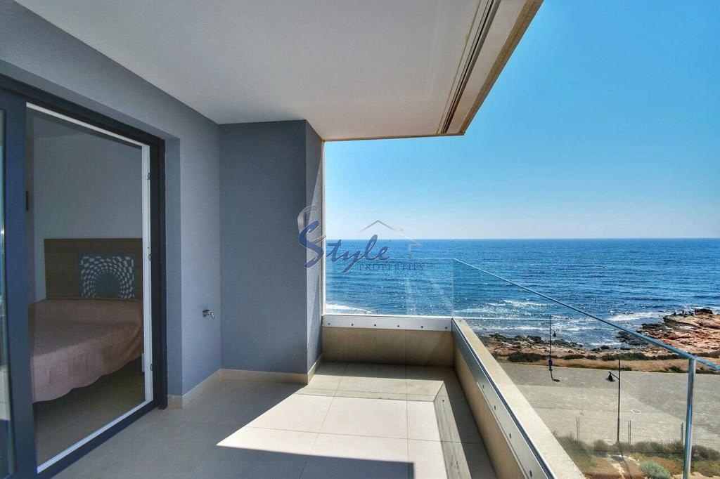 For sale beach side apartment In Panorama Mar, Punta Prima, Costa Blanca. ID2206