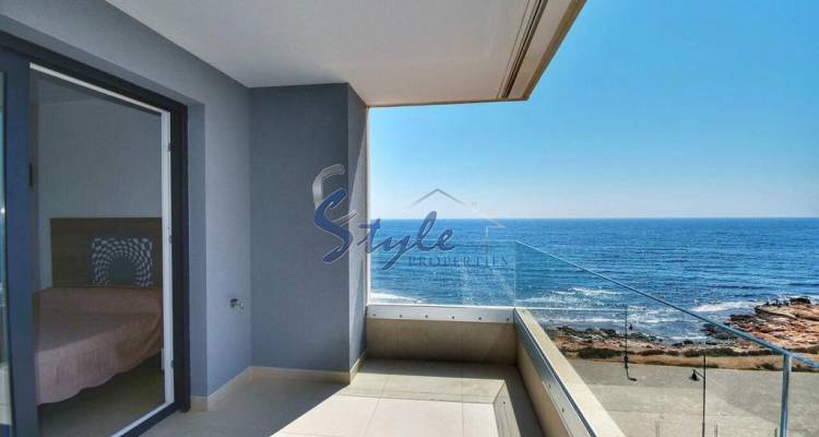 For sale beach side apartment In Panorama Mar, Punta Prima, Costa Blanca. ID2206