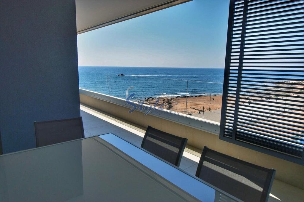 For sale beach side apartment In Panorama Mar, Punta Prima, Costa Blanca. ID2206