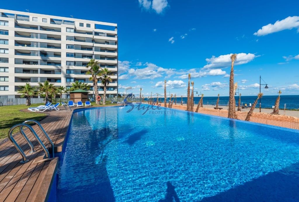 For sale beach side apartment In Panorama Mar, Punta Prima, Costa Blanca. ID2206