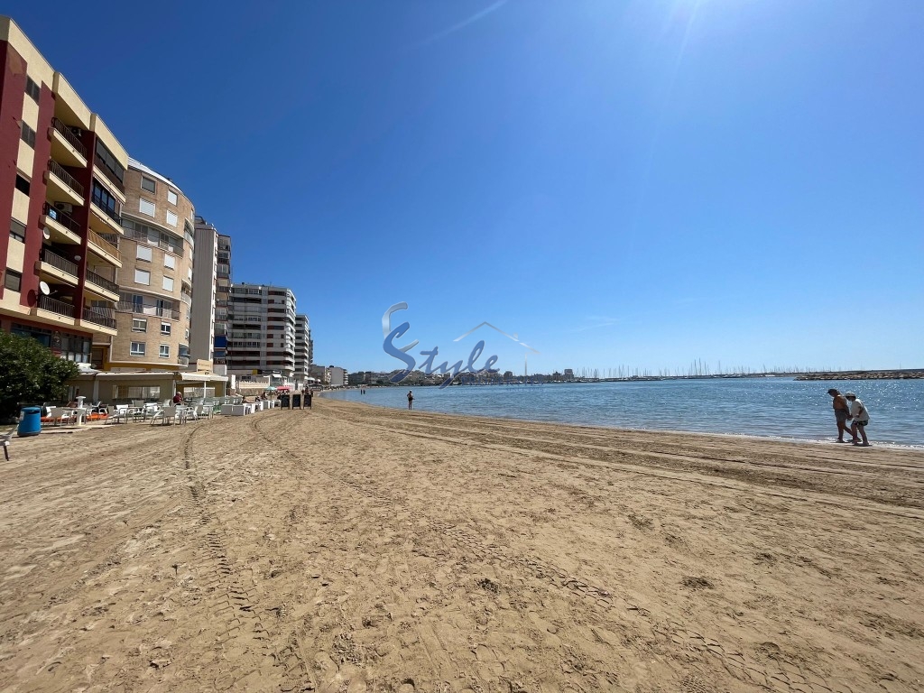 Buy apartment first line sea in Torrevieja, Costa Blanca, 50 meters from the beach. ID: 4828