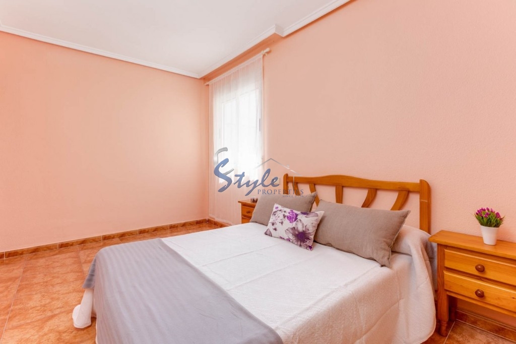 Se vende amplio apartamento de 2 dormitorios, Torrevieja, Costa Blanca, España. ID3133