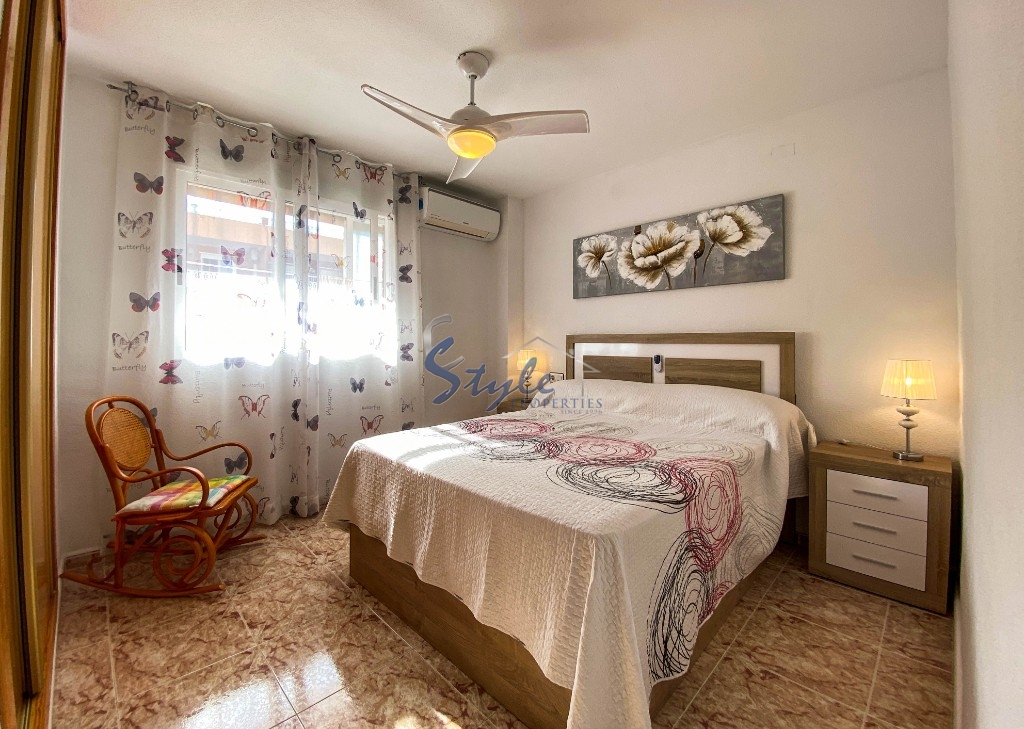 Apartamento de 2 dormitorios en alquiler en Punta Prima, Costa Blanca, España. ID096