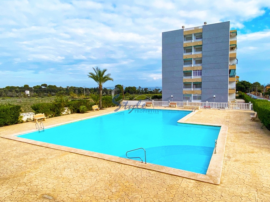 Apartamento de 2 dormitorios en alquiler en Punta Prima, Costa Blanca, España. ID096