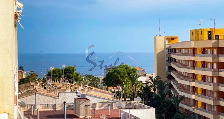 Apartamento de 2 dormitorios en alquiler en Punta Prima, Costa Blanca, España. ID096