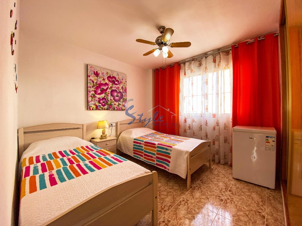 Apartamento de 2 dormitorios en alquiler en Punta Prima, Costa Blanca, España. ID096