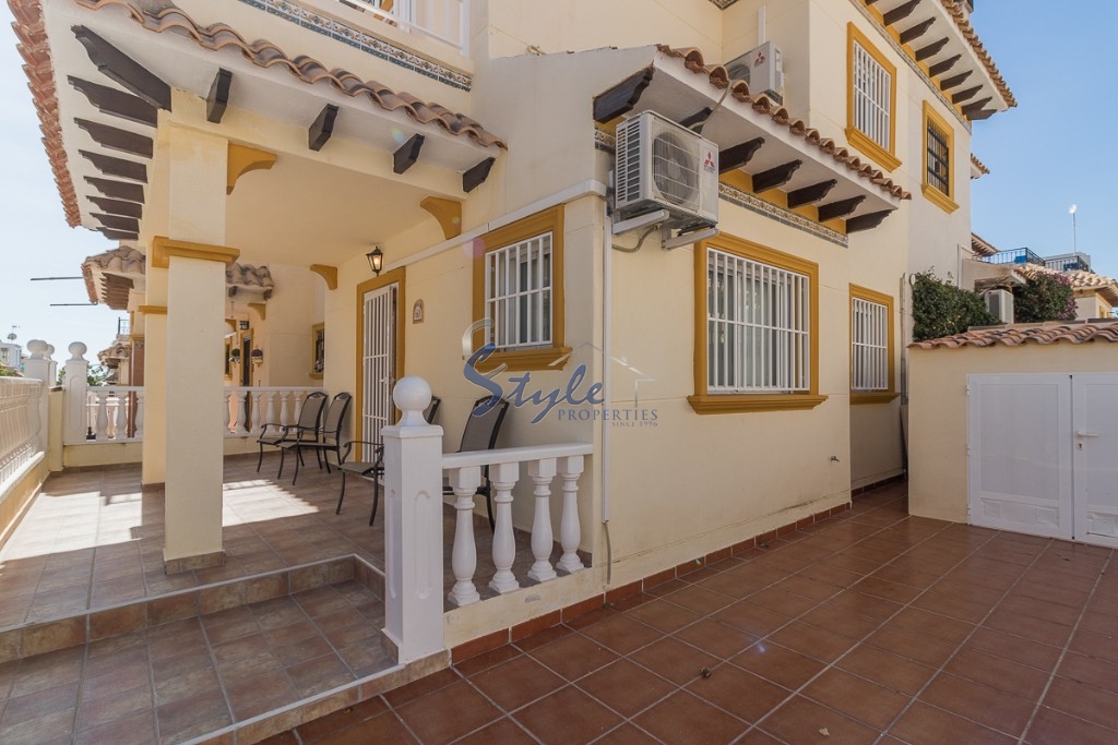 Buy townhouse with pool close to the sea in Playa Flamenca, Orihuela Costa. ID: 4835
