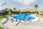 Comprar búngalo con piscina cerca del mar y playas en Montezenia, Orihuela Costa. ID: 4836