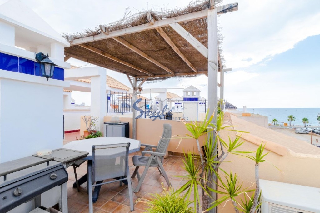 Buy penthouse apartment in Costa Blanca steps from the sea and beach in Torrevieja, Playa Los Naufragos . ID: 4838