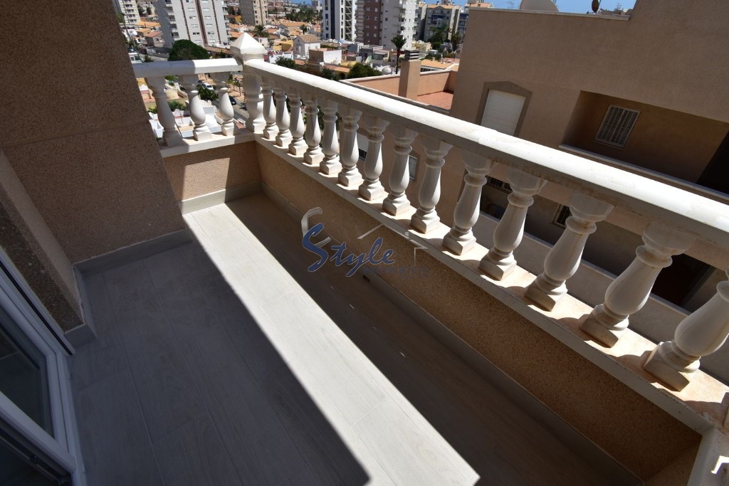 Buy penthouse apartment in Costa Blanca steps from the sea and beach in Torrevieja, Playa de los Locos. ID: 4851