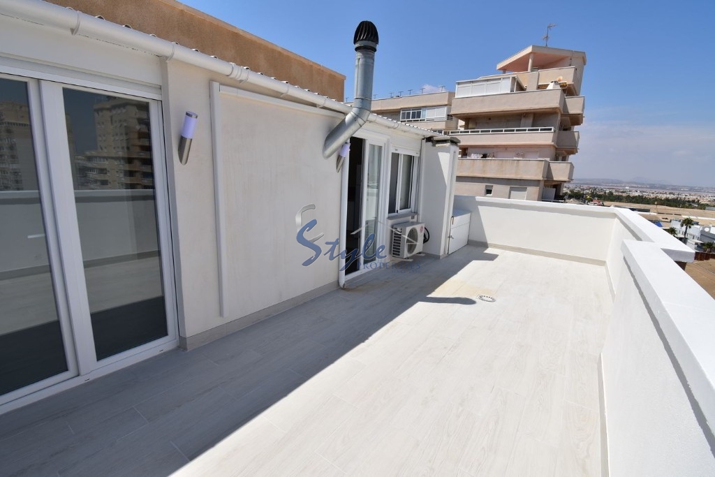 Comprar Apartamento Ático con vistas al mar en Torrevieja a 1 km de la Playa de los Locos. ID 4851