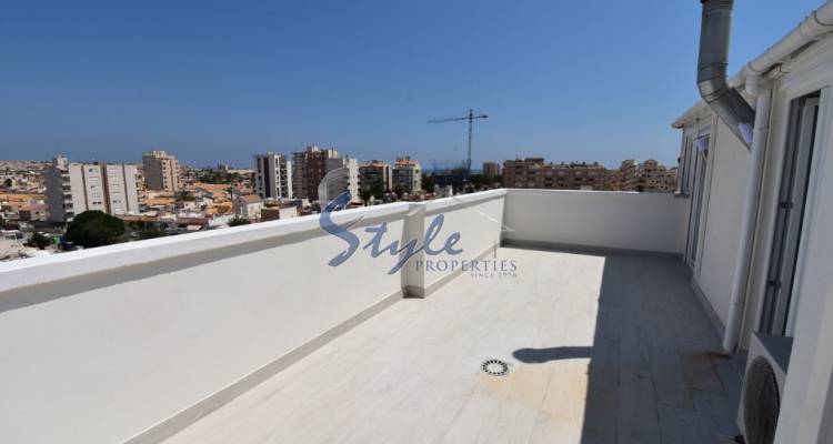 Buy penthouse apartment in Costa Blanca steps from the sea and beach in Torrevieja, Playa de los Locos. ID: 4851