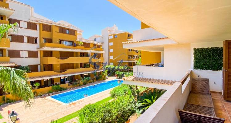 En venta piso en La Entrada, Punta Prima en Costa Blanca.ID3404