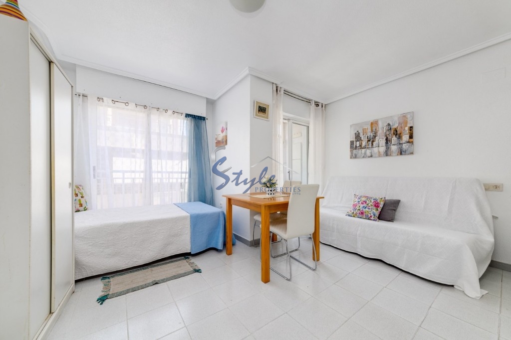 Buy apartment close to the sea in Playa de Los Locos, Torrevieja, Costa Blanca. ID: 4854