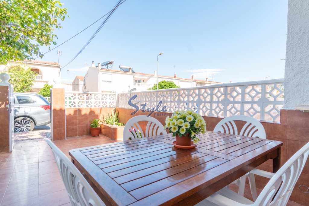 Comprar bungalow al lado del mar en Torrevieja. ID 4860