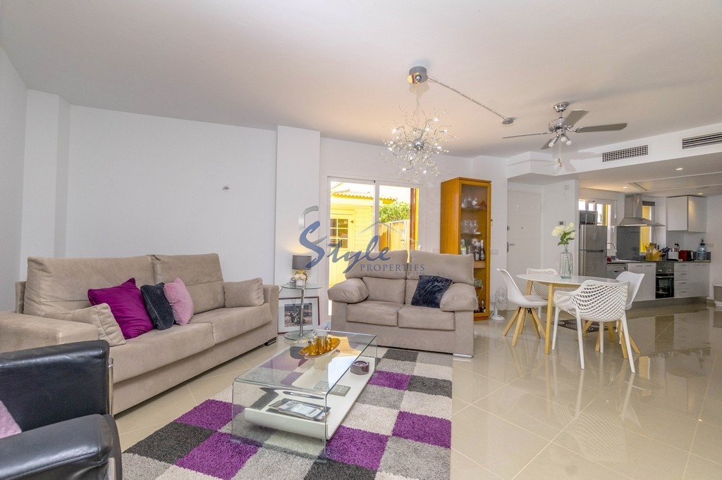 Comprar apartamento planta baja con piscina y cerca del mar en Playa Flamenca, Orihuela Costa. ID: 4867