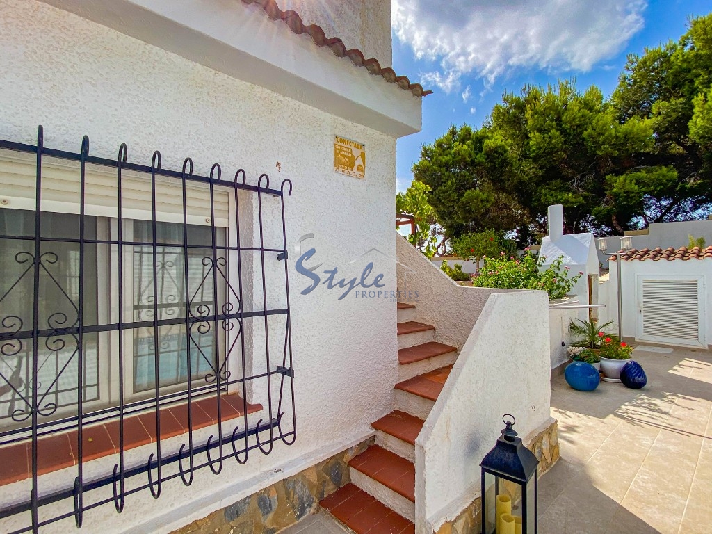 Se vende villa clásica con piscina privada, Los Balcones, Torrevieja, Costa Blanca. ID2528