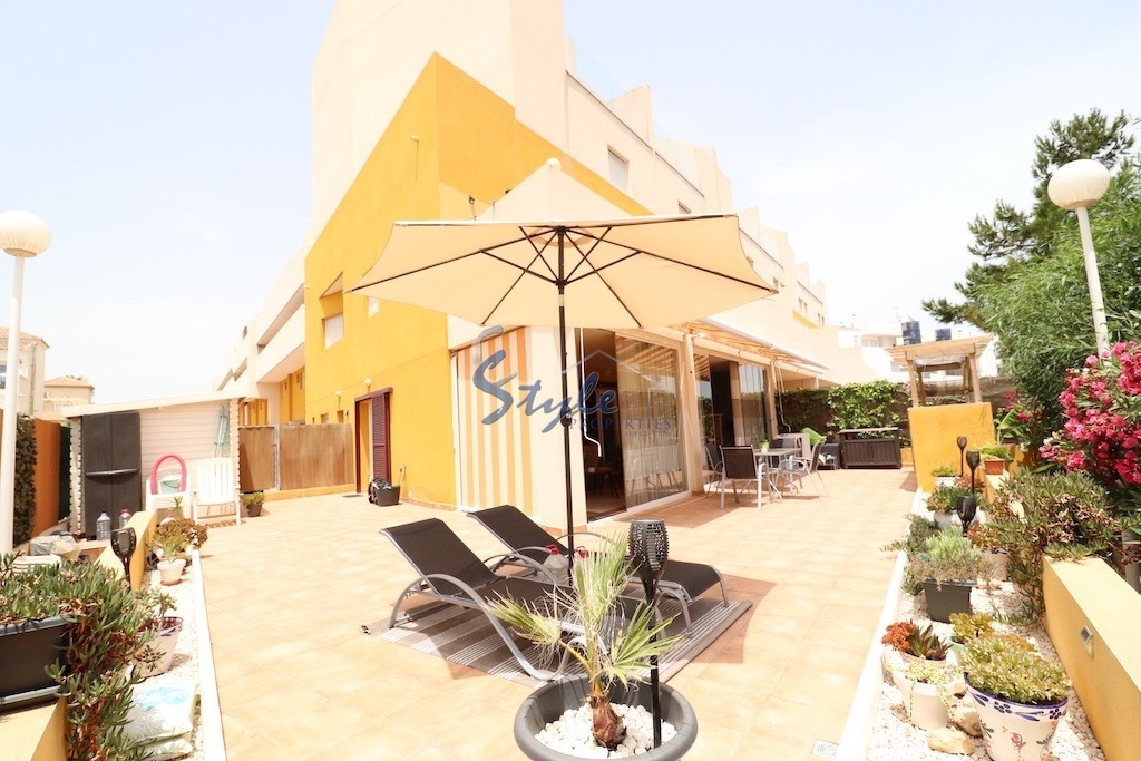 Se vende apartamento bajo con piscina y cerca del mar en Urb. La Quinta, Playa Flamenca, Orihuela Costa. ID: 4875