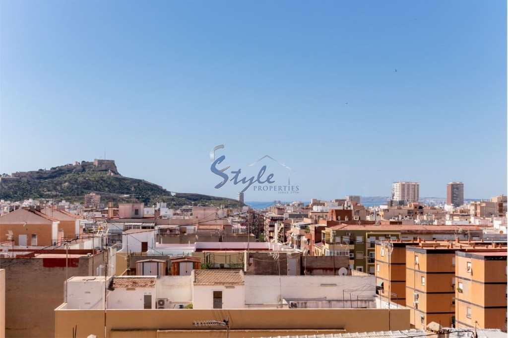 Comprar Apartamento con vistas panorámicas al mar y al castillo de Santa Bárbara en zona de Alicante, Hospital Central. ID 4877