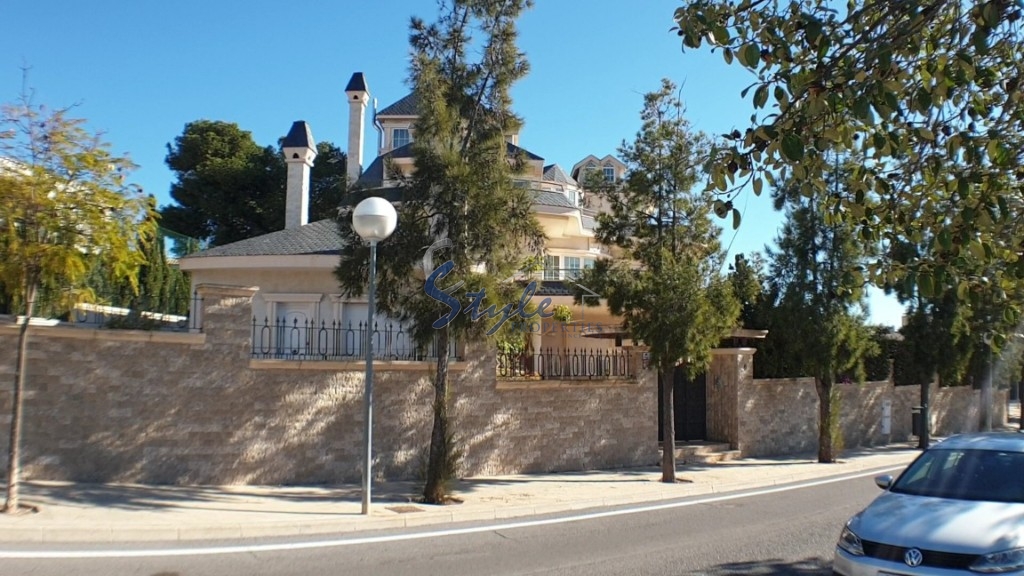 Resale - Villa - Alicante